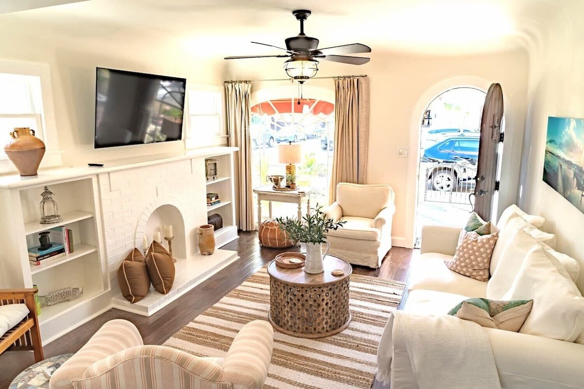 Bay Retreat interior